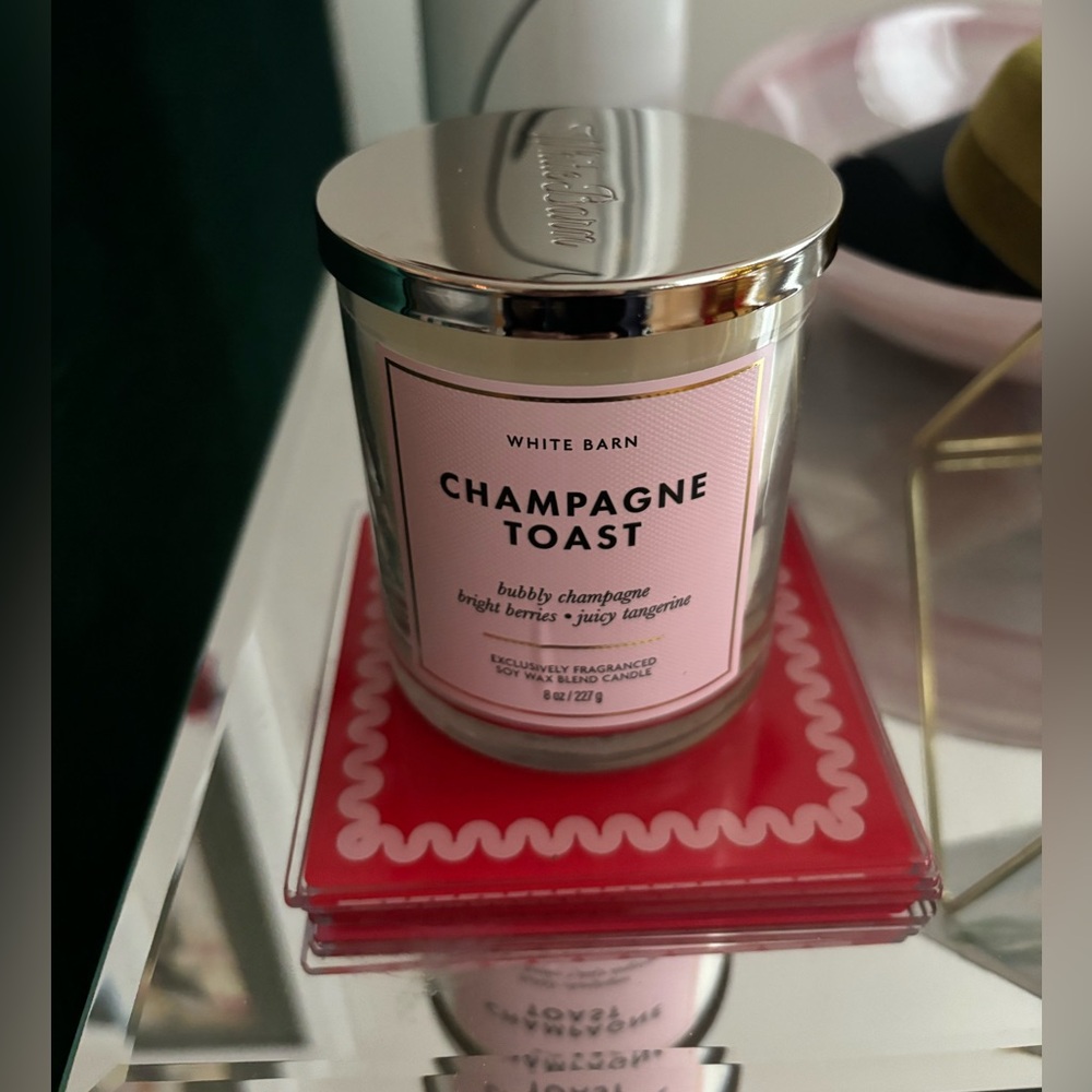 NIB Bath & Bodyworks White Barn “Champagne Toast” candle